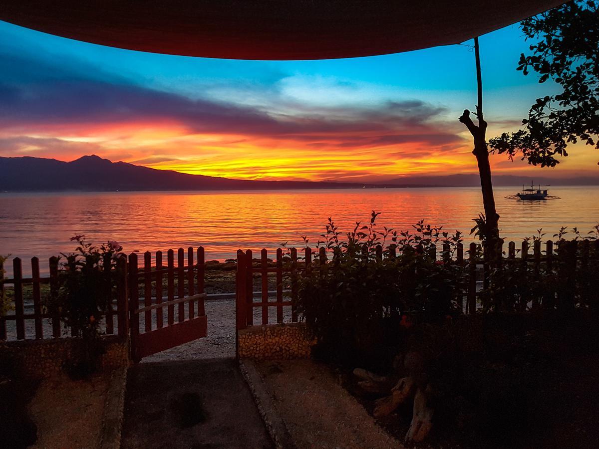 Santander Beach House - Cebu Villa Exterior photo